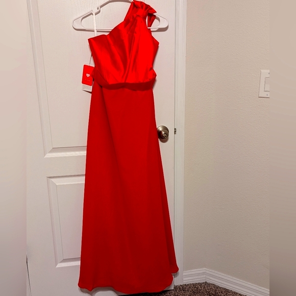Red Dress - Picture 1 of 2